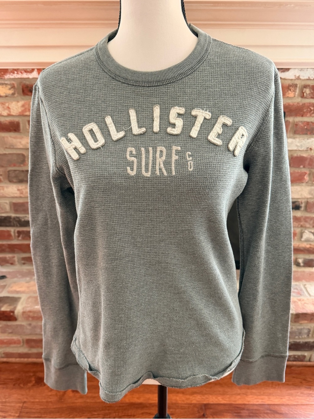Men’s Vintage Y2K Hollister Gray Thermal Waffle Knit Surf Graphic Tee Size Small